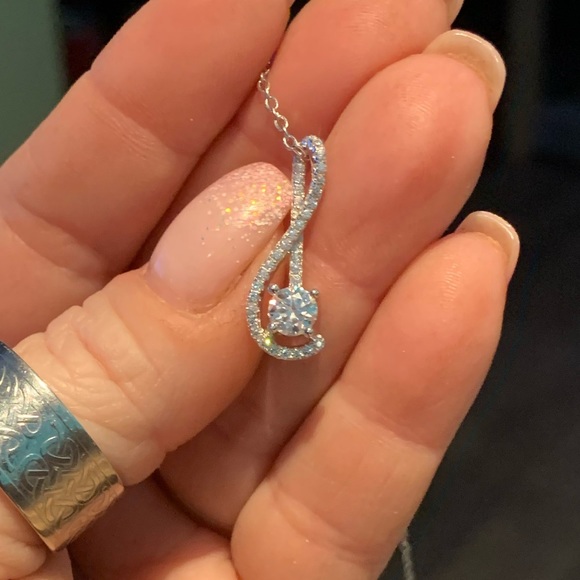 Jewelry - 0.76 cttw Moissanite necklace